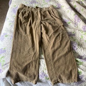 Baggy brown courdory pants
